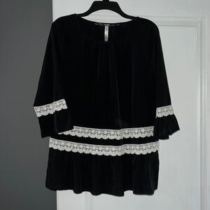 Kenzie black and white lace blouse